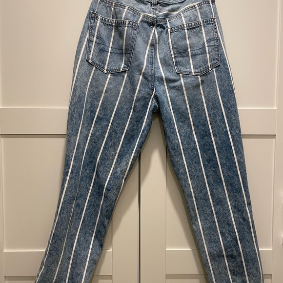 American Eagle blue Mom Jeans with white vertical stripes- size 6 - Picture 5 of 8